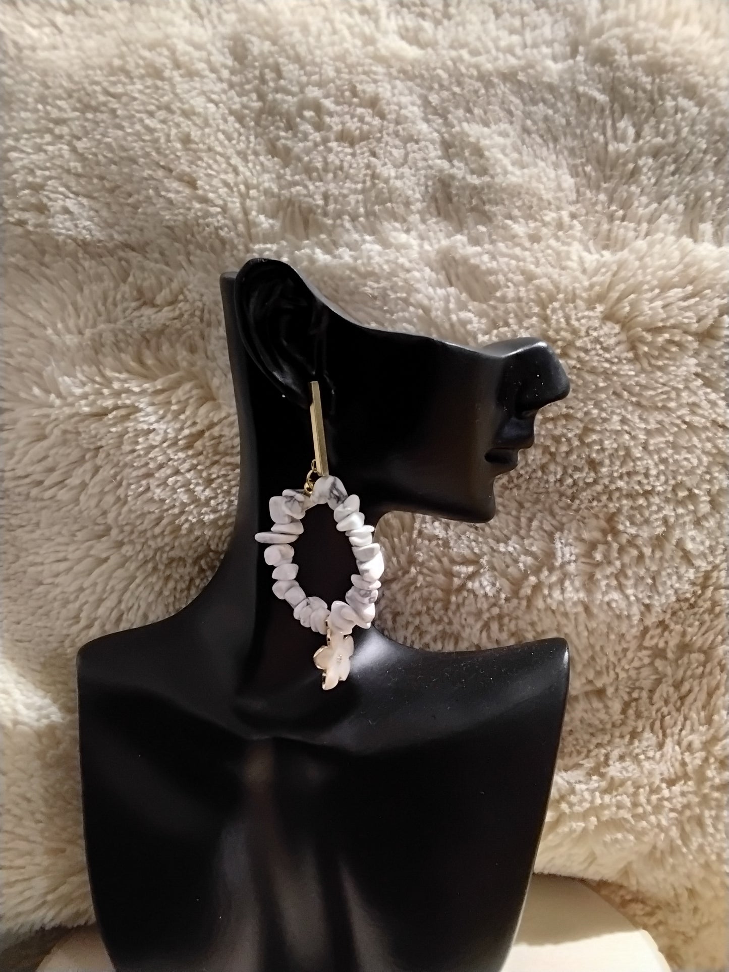 Boucle d oreille fleur blanche