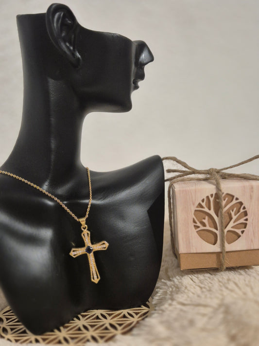 Collier croix éclatante – Bijou de foi et d’élégance