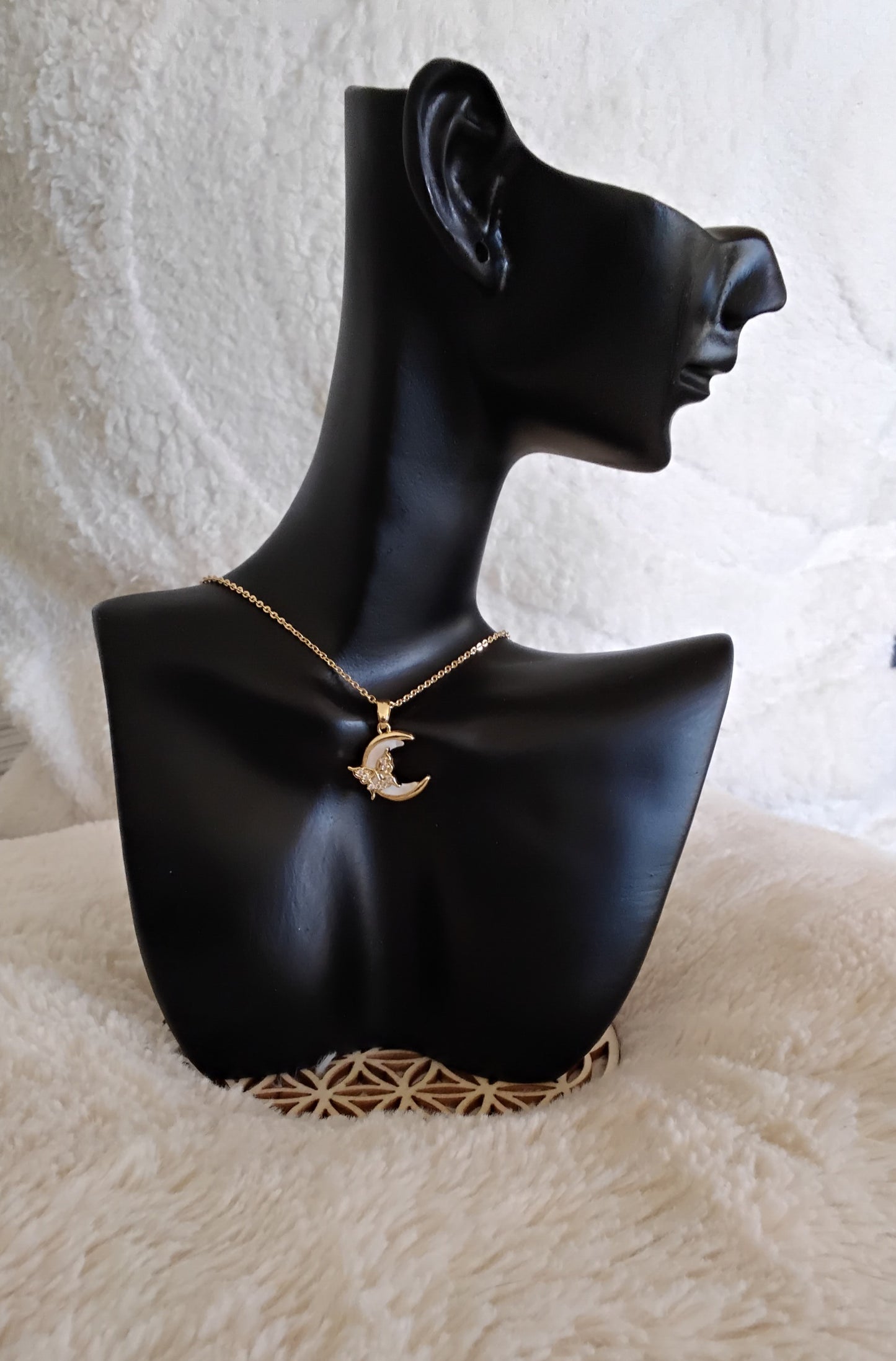 Lune Céleste et Papillon d’Azur collier