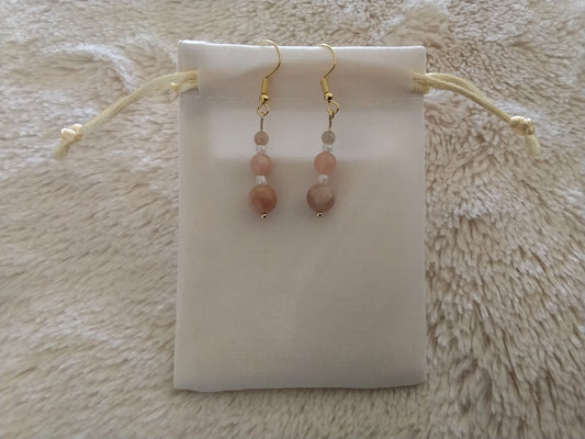 Éclat Solaire – Boucles d’oreilles pendantes en Pierre du Soleil